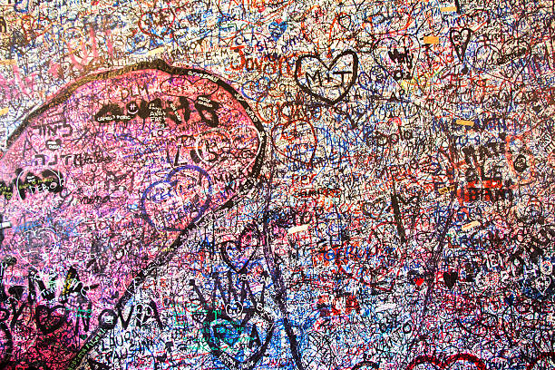 istock Wall full of messages in Juliet's House 517529183