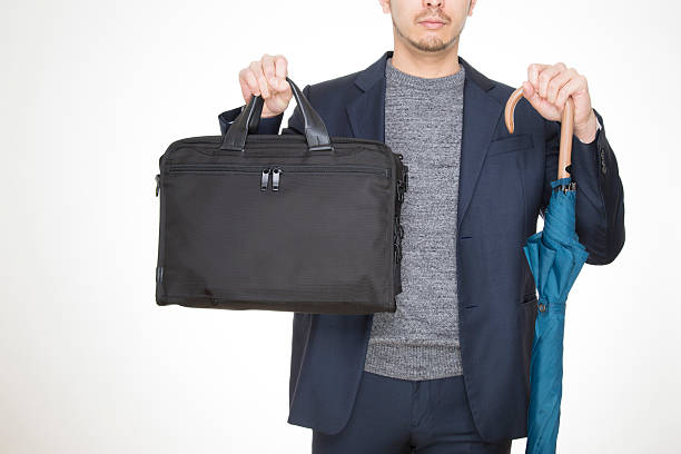 hombres con una bolsa y sombrilla - umbrella men business businessman fotografías e imágenes de stock