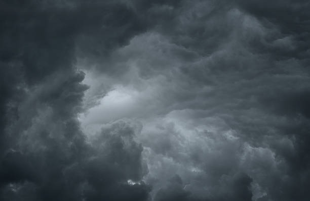 ciel menaçant - storm cloud dramatic sky cloud cumulonimbus photos et images de collection