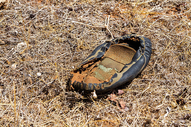 rimane di scarpa - at the bottom of boot sole of shoe shoe foto e immagini stock