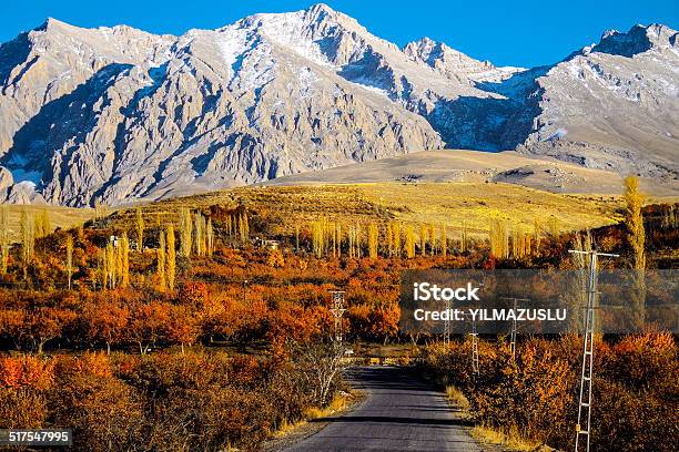 Foto de Montanhas Aladaglar Demirkazik No Peru e mais fotos de stock de Amarelo - Amarelo, Anatólia, Azul