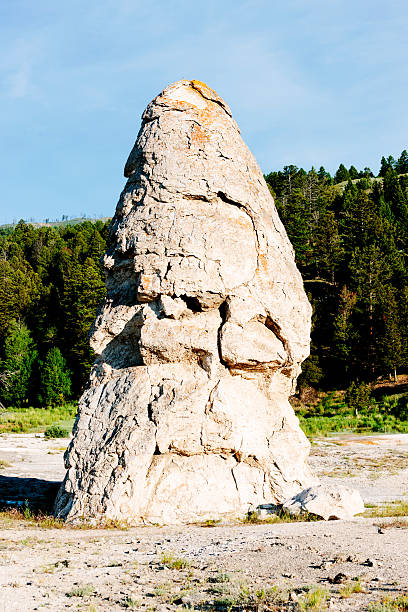istock Liberty Cap, Mammoth Hot Springs 517549661