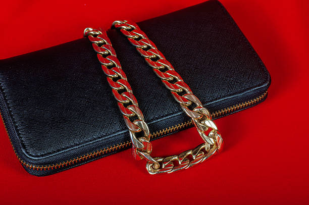 istock purse and a necklace 517551097