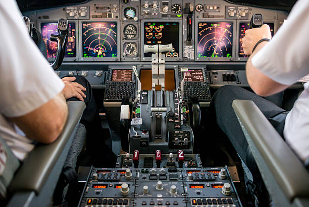 co-pilota di un aereo vola - airplane cockpit taking off pilot foto e immagini stock