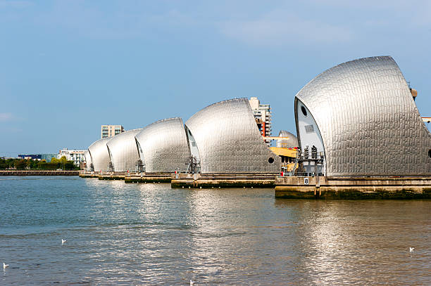 zapora na tamizie w londynie - thames flood barrier zdjęcia i obrazy z banku zdjęć