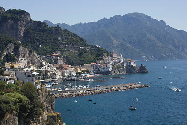 a costa amalfi, península sorrentine, itália - sorrentine peninsula imagens e fotografias de stock