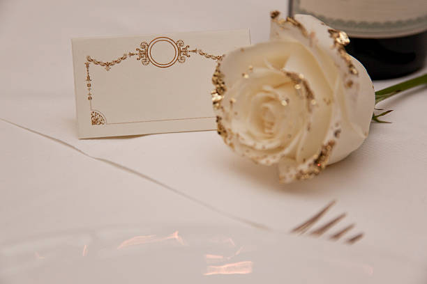 istock Placecard with White Rose and Gold Glitter 517575349