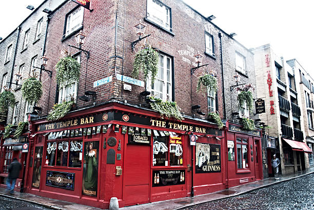 dublin, temple bar - irish culture music guinness pub stock-fotos und bilder