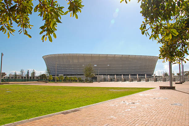 istock Cape Town city centre, with Table Mountain 517583712