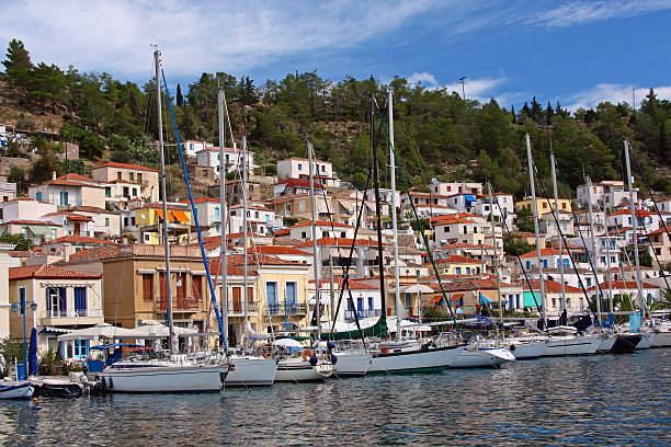 istock Sailing vessels in the harbor 517598809