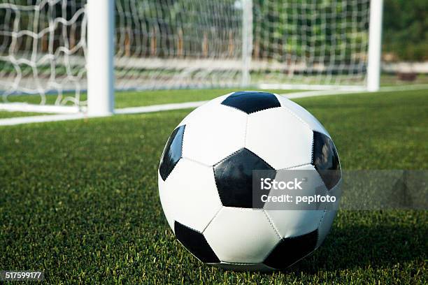 Soccer Ball Und Das Ziel Stockfoto und mehr Bilder von Am Rand - Am Rand, Begrenzung, Einzellinie