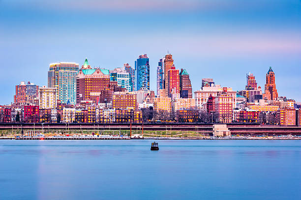 istock Brooklyn skyline at sunset 517600226