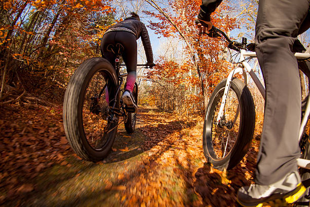 istock Couple riding mountain bikes through the woods. 517608144
