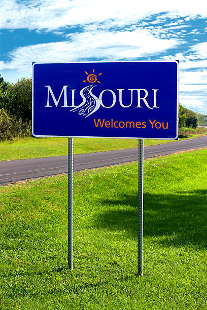 istock Welcome to Missouri Sign 517611106