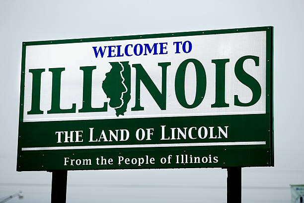 istock Welcome to Illinois Sign 517611450