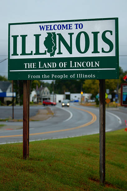 istock Welcome to Illinois Sign 517611488