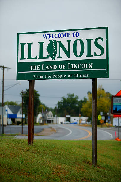 istock Welcome to Illinois Sign 517611524