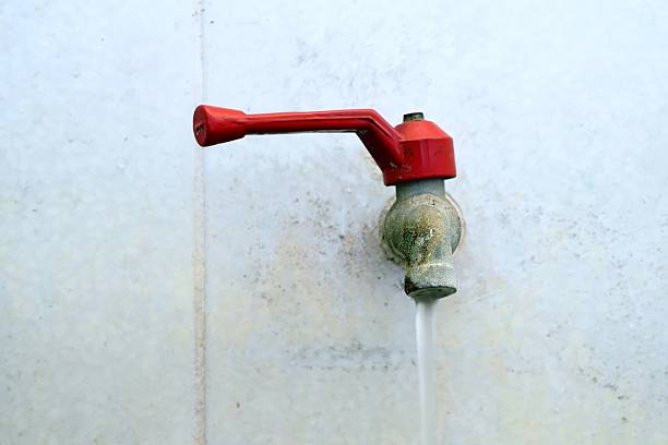 istock Old faucet water valve 517632130