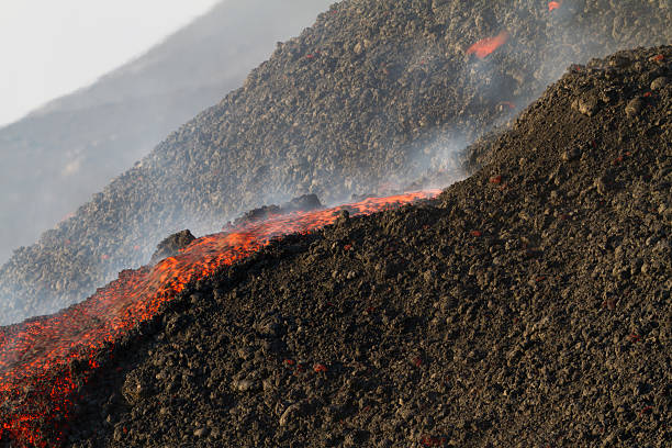 istock small lava flux 517643131