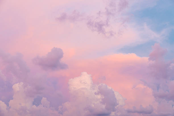 colorful clouds - roze stockfoto's en -beelden
