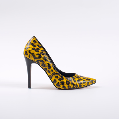 Women's shoes Leopard design.