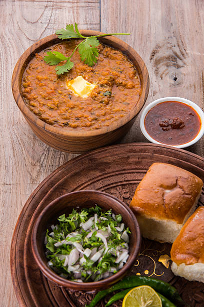istock Indian spicy fast food Pav Bhaji with bread 517676396