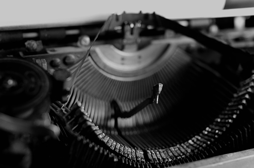 Blanco y negro estilo retro carta de máquina de escribir photo