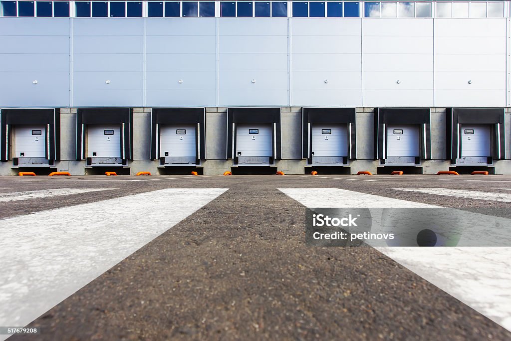 Neue Stauraum Eingänge - Lizenzfrei Lagerhalle Stock-Foto