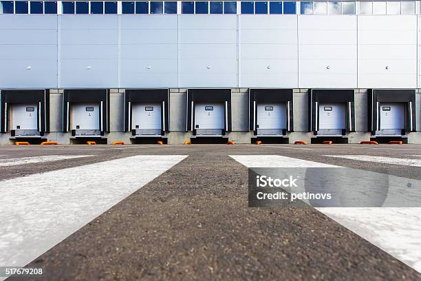 Neue Stauraum Eingänge Stockfoto und mehr Bilder von Lagerhalle - Lagerhalle, Außenaufnahme von Gebäuden, Fracht