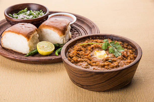 istock Indian spicy fast food Pav Bhaji with bread 517684016