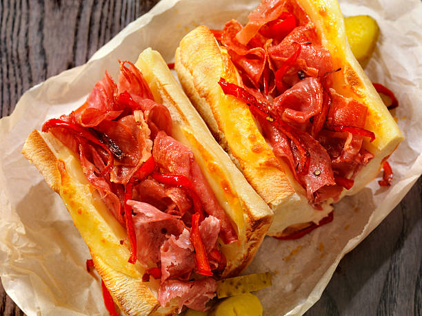 tosty kanapkę z włoskiej pieczona czerwona papryka - coldcut zdjęcia i obrazy z banku zdjęć