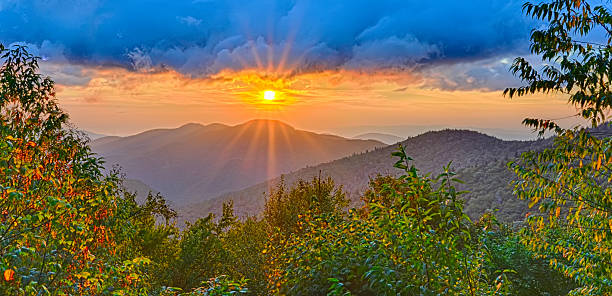 istock Blue Ridge Parkway late summer Appalachian Mountains Sunset West 517728737