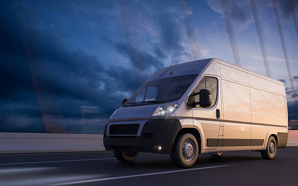 transporte rápido - driving van driver delivering - fotografias e filmes do acervo