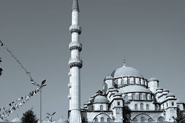 istock Istambul Market mosque 517748149
