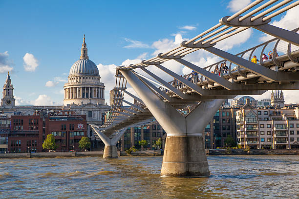 st. pauls cathedral.  london - millennium footbridge stock-fotos und bilder