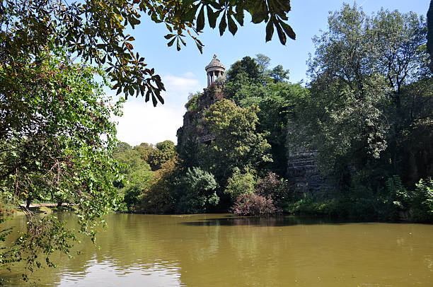 istock Parc des Buttes-Chaumont 517777433