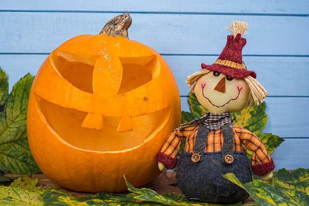 istock Scarecrow and natural Halloween pumpkin 517777963