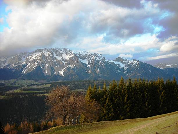 istock Late autumn landscape in the mountains 517779111