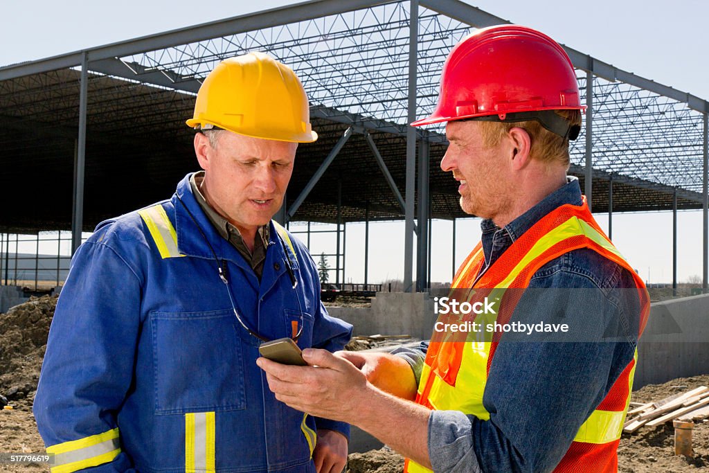 Konstruktion rufen Sie uns an unter - Lizenzfrei Am Telefon Stock-Foto