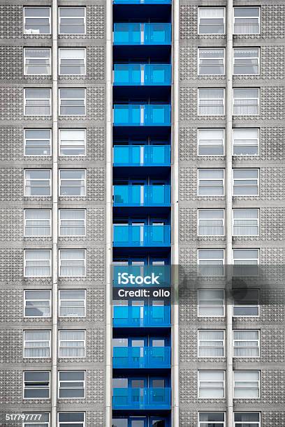 Fachada De Un Edificio De Estilo Residencial Foto de stock y más banco de imágenes de Abstracto - Abstracto, Arquitectura, Azul