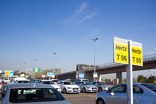 aeroporto internacional de king shaka em durban, áfrica do sul - the hertz corporation - fotografias e filmes do acervo