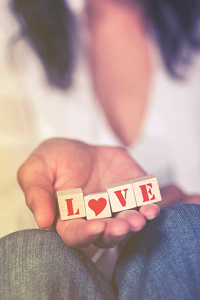 mani con amore messaggio - passion women human hand macro foto e immagini stock