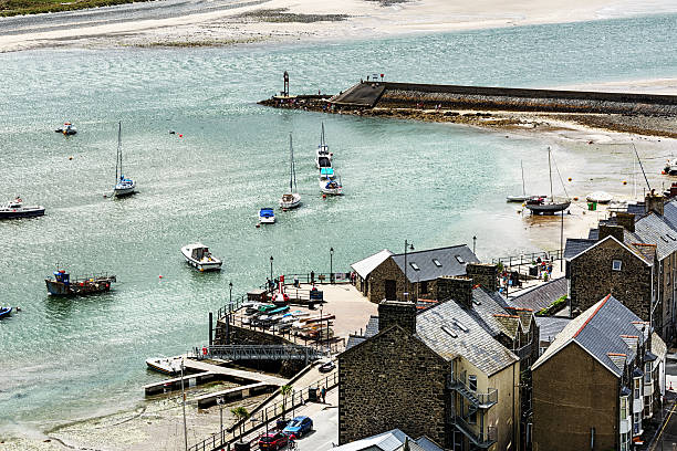 barmouth harbour au pays de galles - wales beach editorial people photos et images de collection