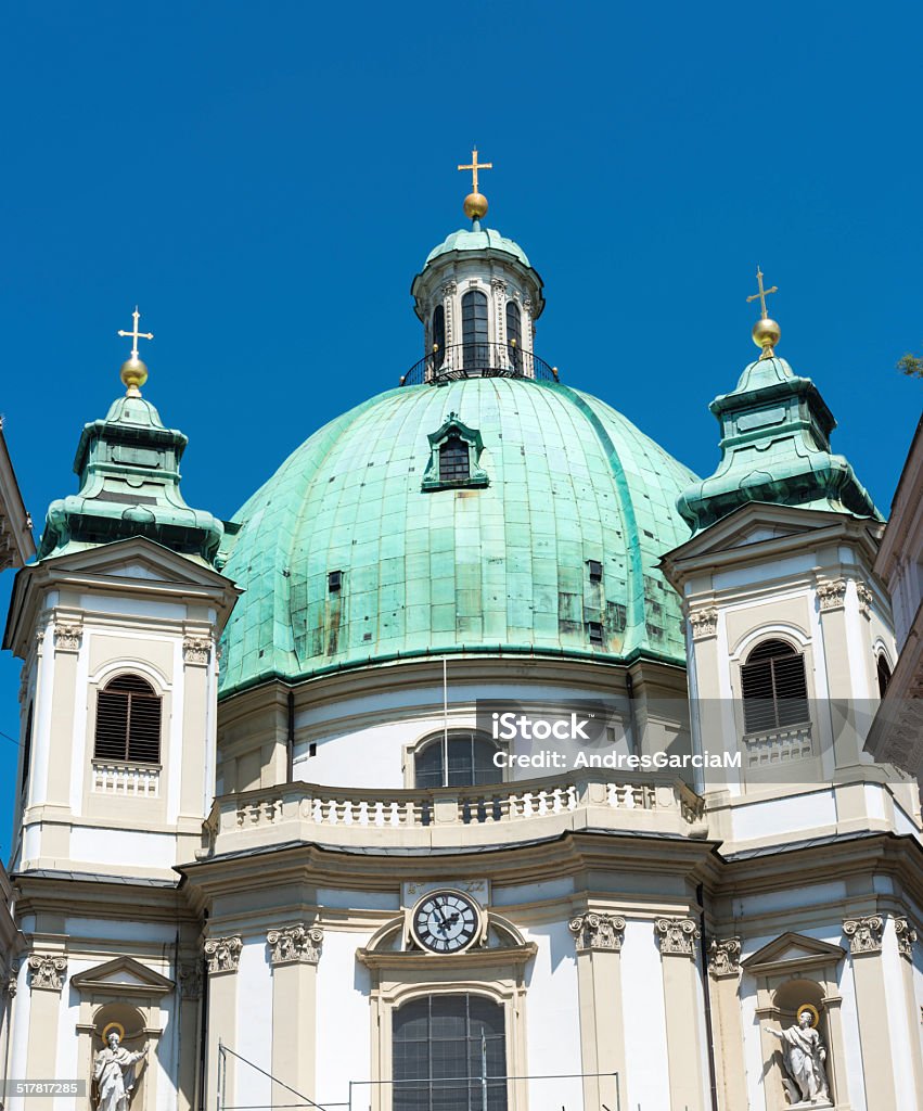 Verde De Cúpula De La Iglesia De San Pedro En Viena Iglesia Foto de stock y más banco de imágenes de Aire libre - iStock Verde De Cúpula De La Iglesia De San Pedro En Viena Iglesia Foto de stock y más banco de imágenes de Aire libre - iStock