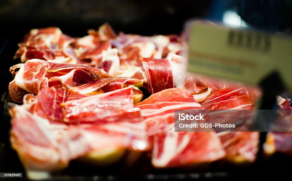 Curados español jamón Serrano - Foto de stock de Jamón serrano libre de derechos