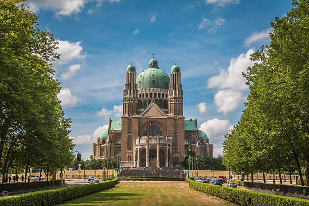 basilika vom heiligen herzen, brüssel - brussels basilica stock-fotos und bilder