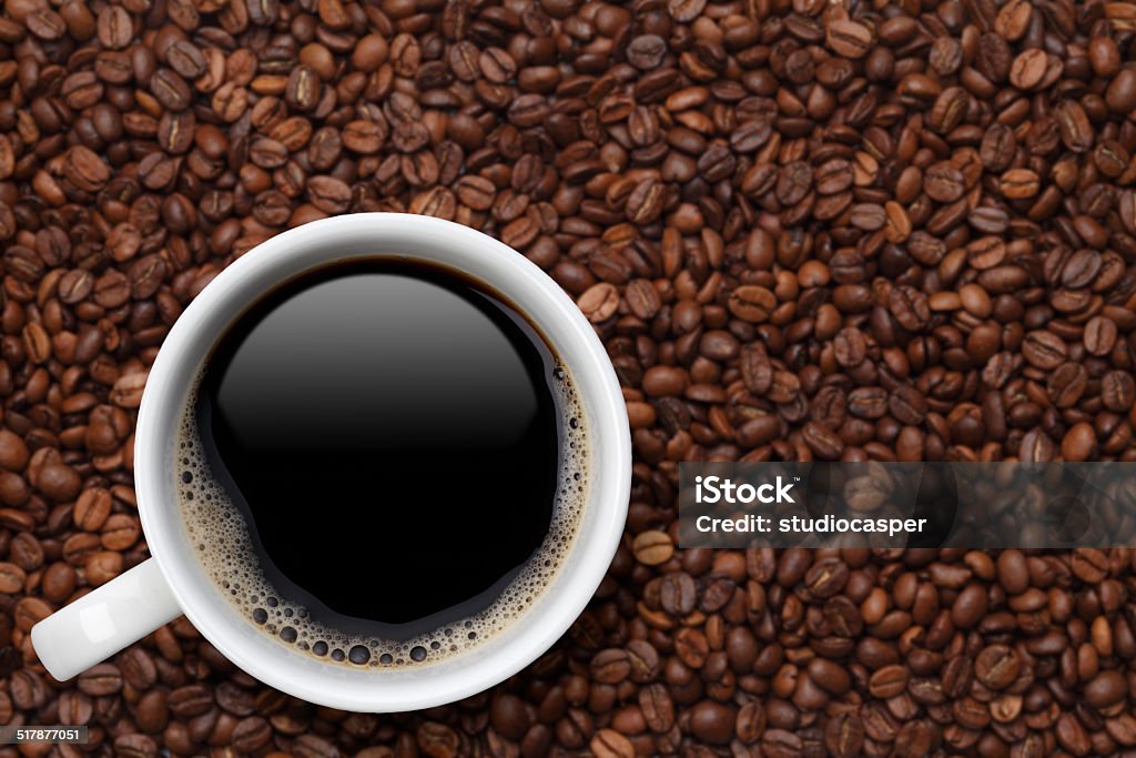 カップのコーヒー豆 - エスプレッソのロイヤリティフリーストックフォト