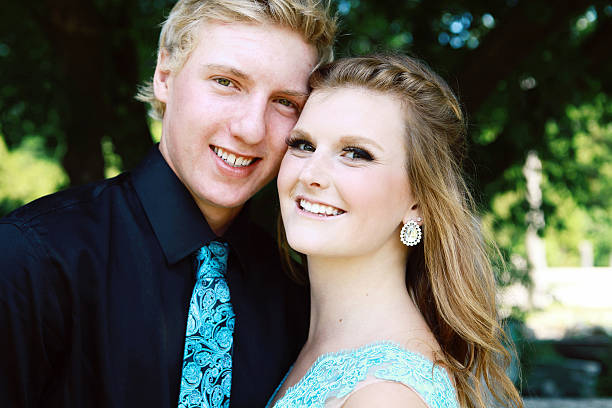 istock Teen Couple Dressed for Prom 517877822