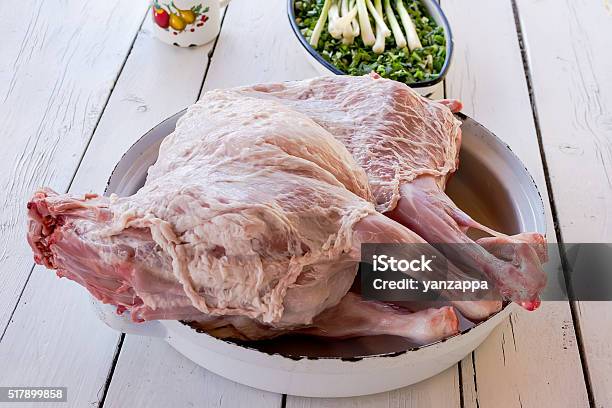 Toda La Materia Prima De Cordero Foto de stock y más banco de imágenes de Alimento - Alimento, Animal, Animal muerto - iStock Toda La Materia Prima De Cordero Foto de stock y más banco de imágenes de Alimento - Alimento, Animal, Animal muerto - iStock