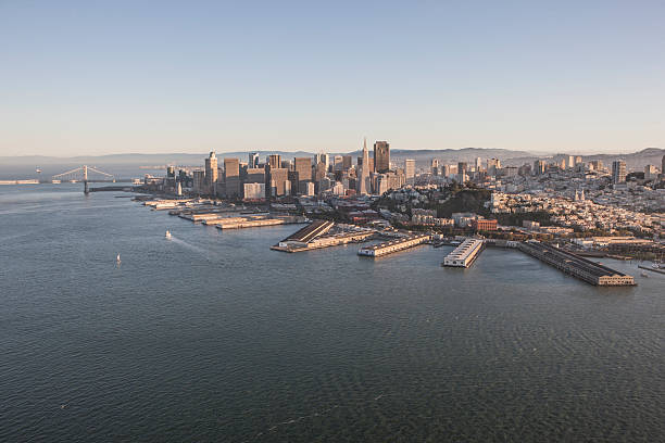 veduta aerea di san francisco pescatore wharf e pier 39 - san francisco county embarcadero center bay bridge built structure foto e immagini stock